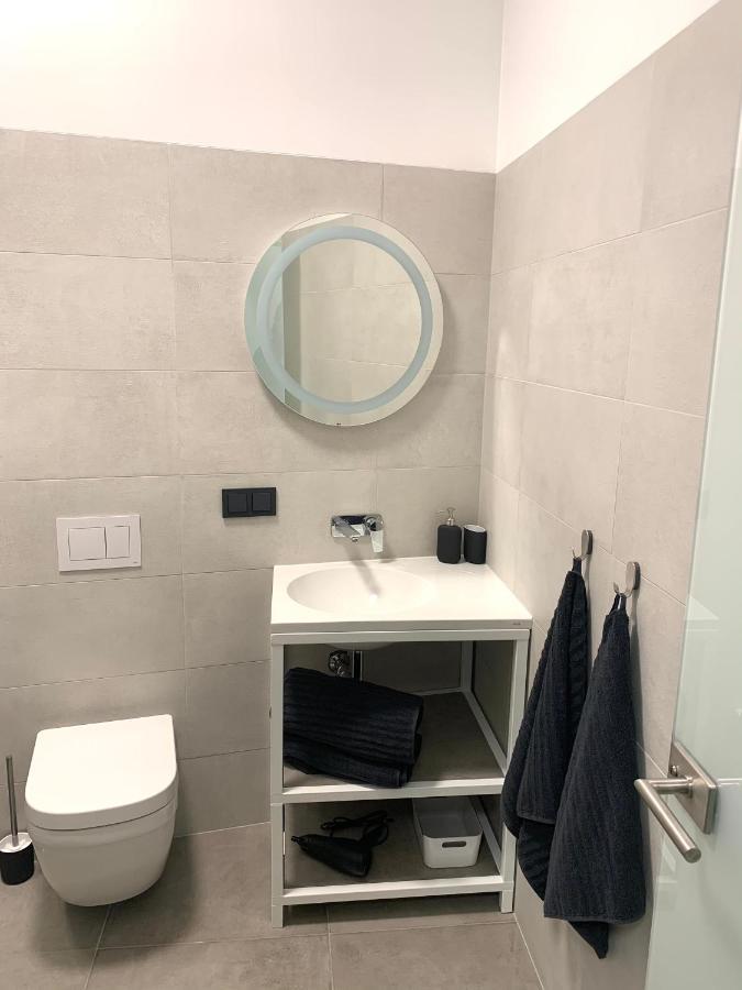 Stylish New Apartment In Riga Old Town - City Centre, Self Check-In, Walkable To Major Attractions Kültér fotó